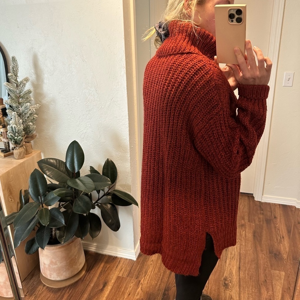 🌟SALE🌟 universal threads red turtleneck sweater size large - Picture 2 of 7